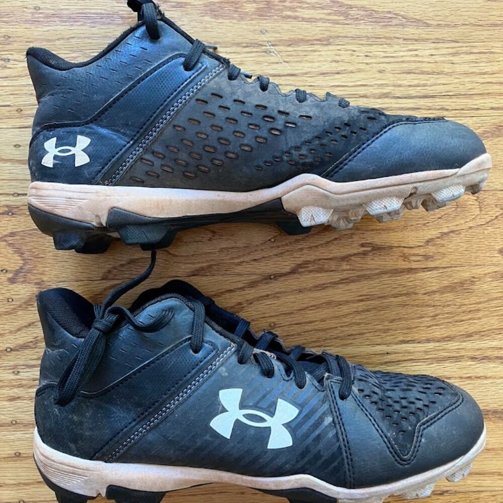 Under Armour Men's Leadoff Low Rubber Molded Baseball Cleats 6.5